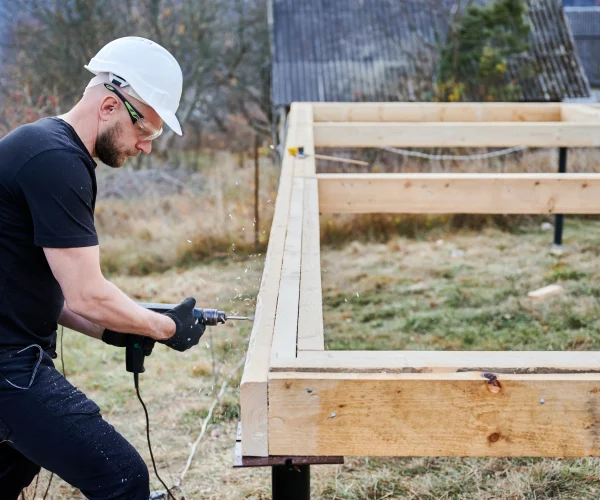 man-worker-building-wooden-frame-house-on-pile-fou-2026-01-07-01-00-58-utc