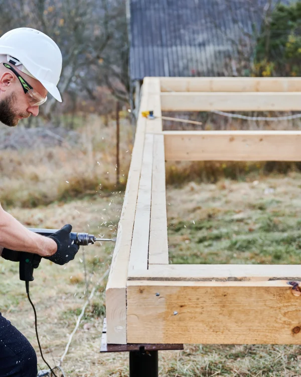 man-worker-building-wooden-frame-house-on-pile-fou-2026-01-07-01-00-58-utc